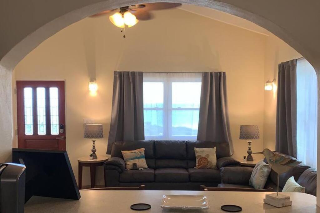 The Pearl - Spacious Air Conditioned 3Bd, 2Bth Villa With Gorgeous Views Old Road Экстерьер фото