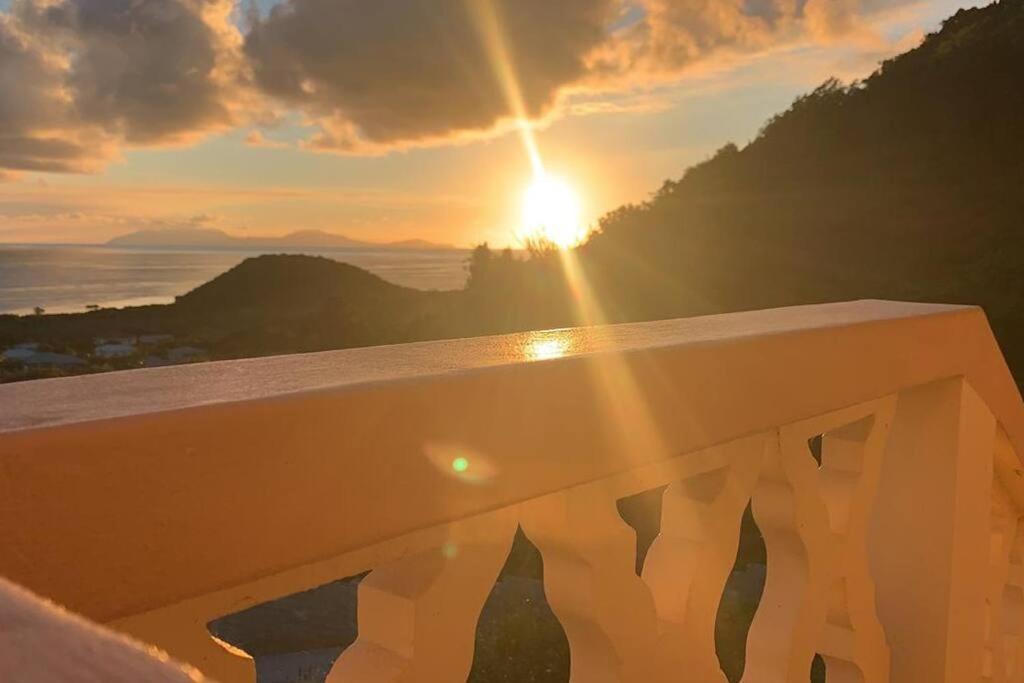 The Pearl - Spacious Air Conditioned 3Bd, 2Bth Villa With Gorgeous Views Old Road Экстерьер фото